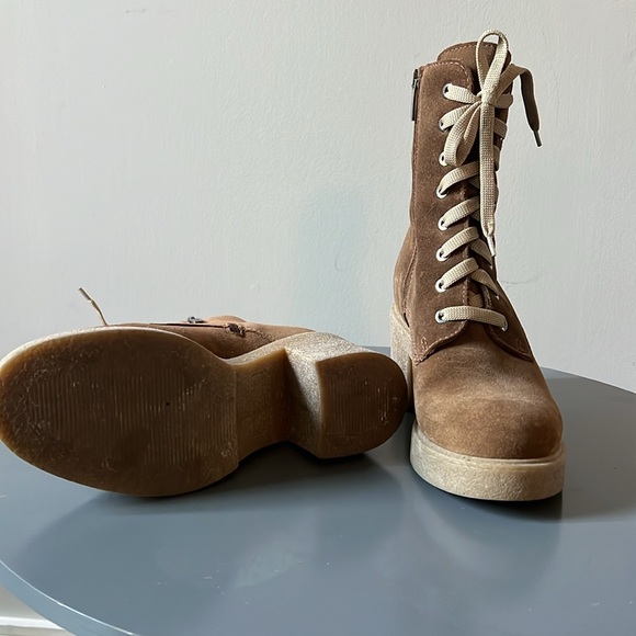 Winter boots tan color in suede la Canadienne like new size 6.5 - Picture 5 of 5